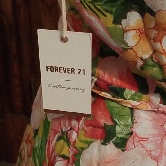 Flowy flattering floral dress size small - Picture 5 of 9